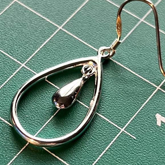 New Genuine 925 Sterling Silver French Wire Earrings w/Cut Out Design Gift Box - Picture 1 of 8